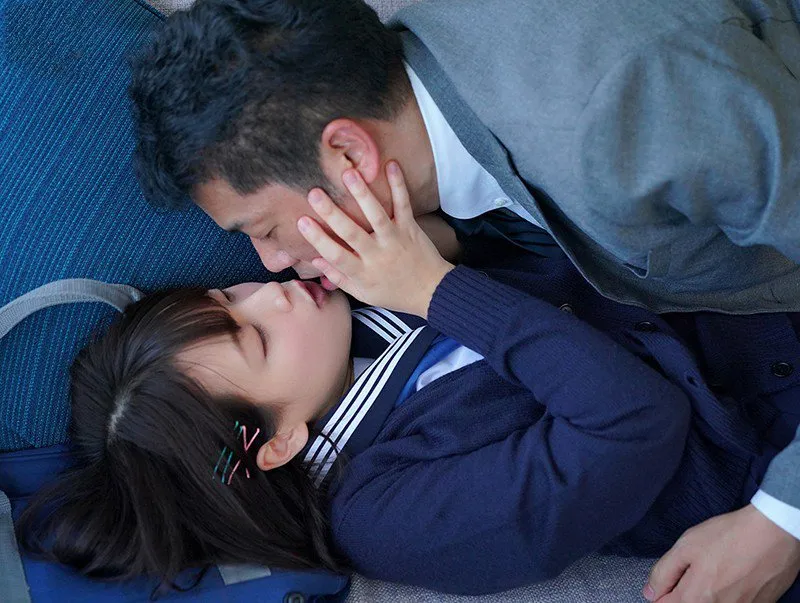 Thầy giáo trốn bà xã lén lút với cô học trò dễ thương