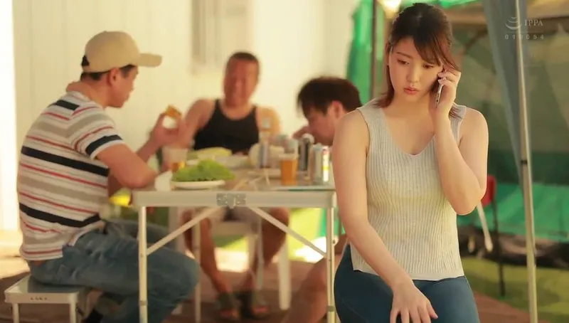 Anh xã khờ để người vợ tham gia sự kiện cắm trại với mấy gã gần nhà và cái kết