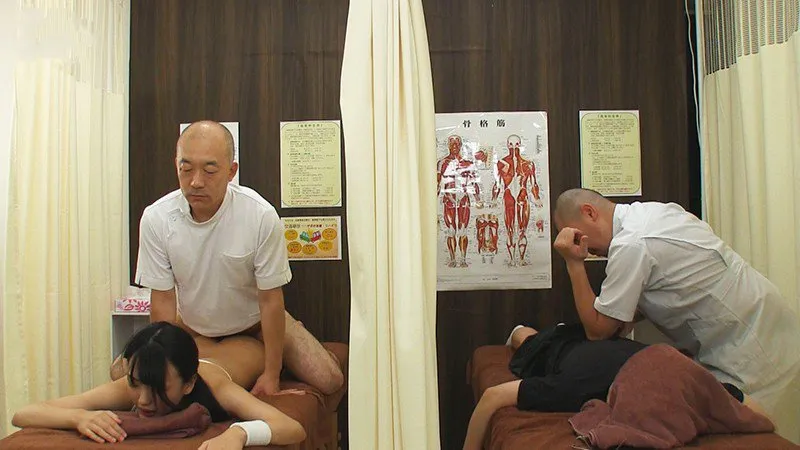 Dẫn em ghệ đi mát-xa rồi bị phang cạnh bên mà không hề hay biết