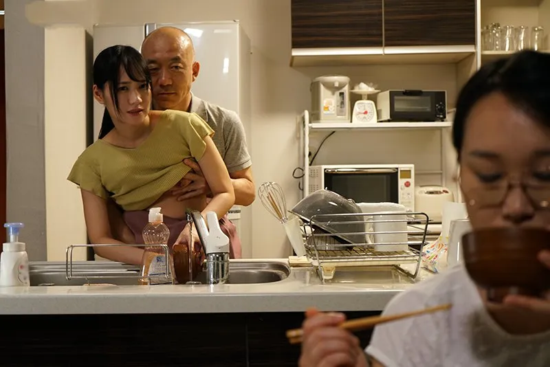 Gã chồng nện con gái riêng của bà xã khi biết vợ yêu không thể sinh con cho mình